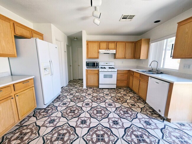 Building Photo - 3 Bedroom Home with New Carpet Upstairs & Spacious Backyard