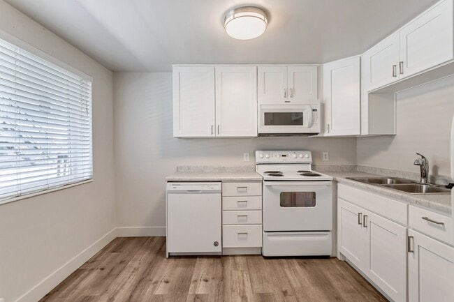 Building Photo - 2115 E 3300 S