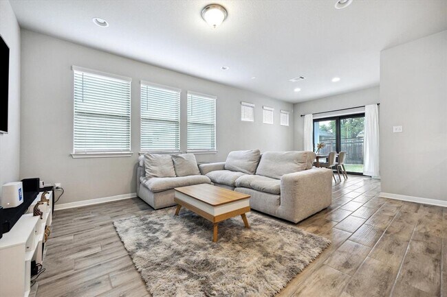 Foto del edificio - 2825 Sage Ranch Dr