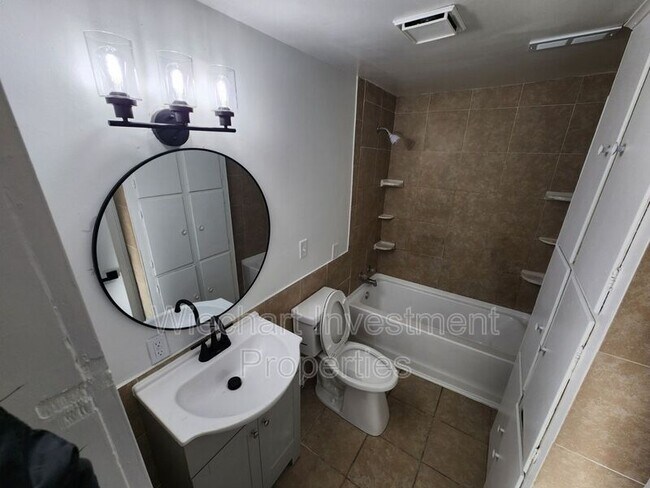 Foto del edificio - 613 N West St