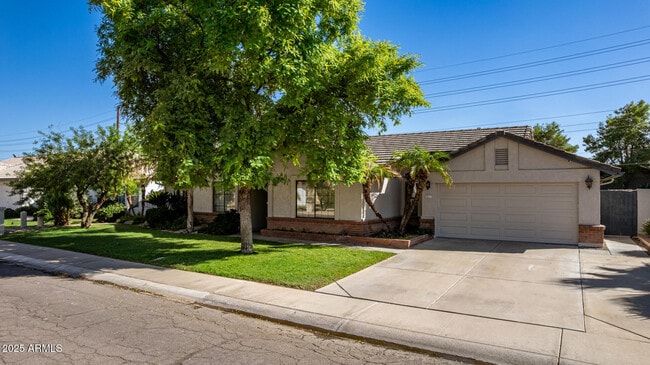 Building Photo - 2041 E Marquette Dr