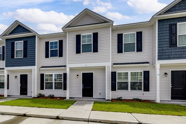 Building Photo - Townhouse close to Pooler!