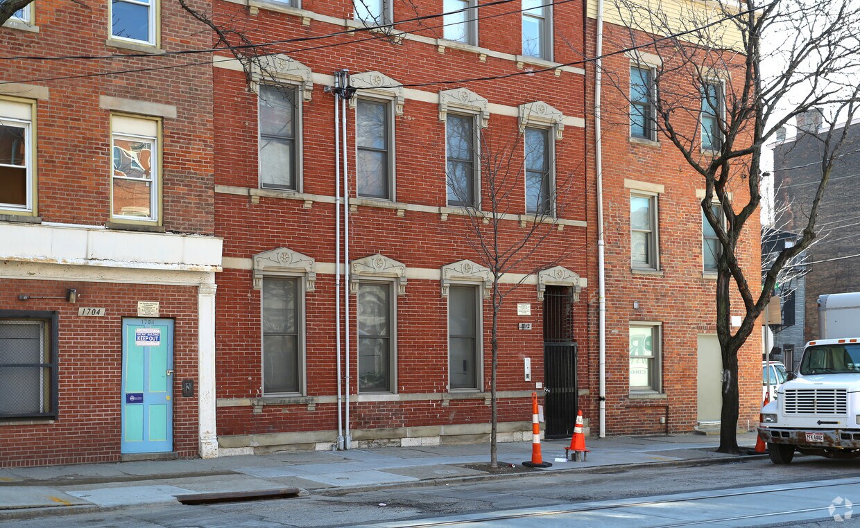 Building Photo - 1702 Elm St