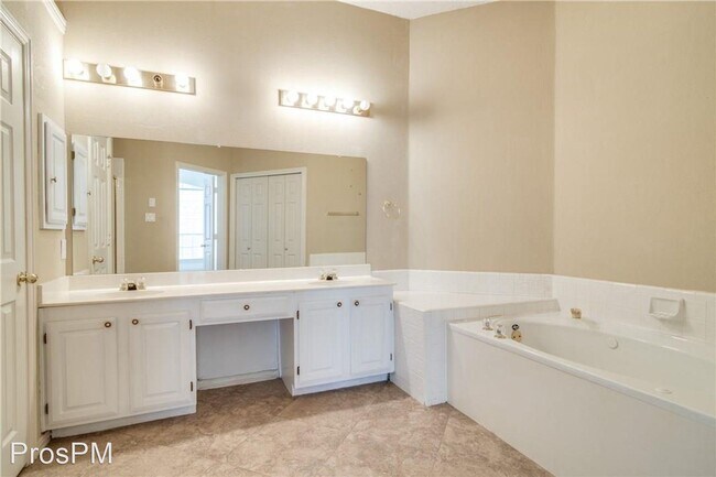 Foto del edificio - 4 br, 3 bath House - 11017 Knoxville Ln
