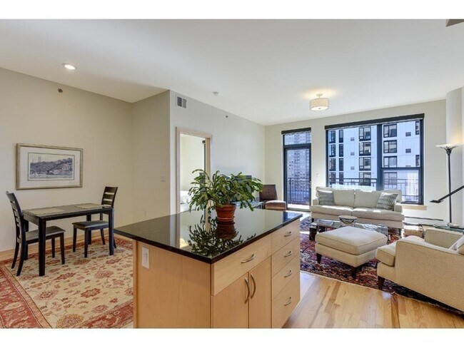 Foto del edificio - 740 Portland Ave