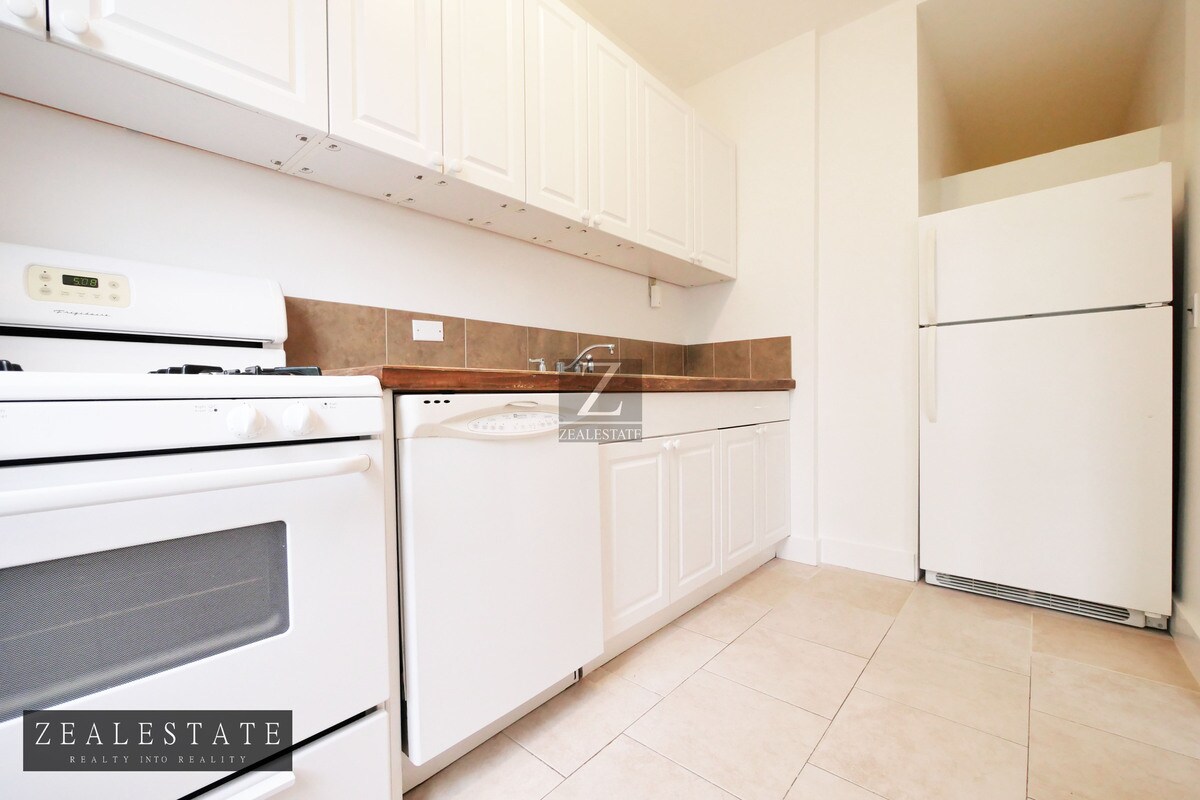 Primary Photo - 653 Vanderbilt Ave