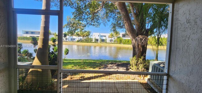 Foto del edificio - 211 Mallory Ct