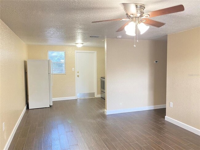 Building Photo - 37147 Marlu Ln