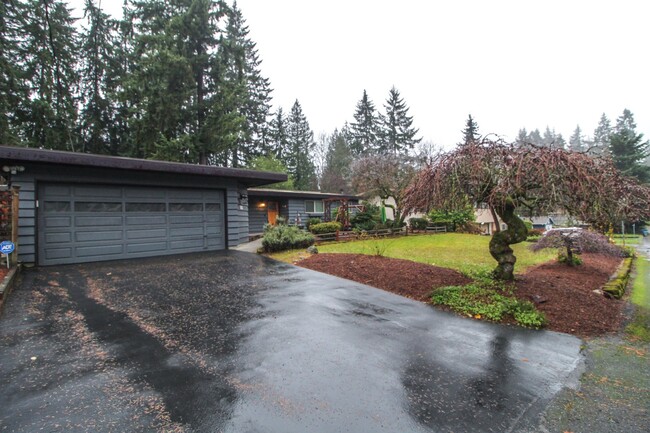 Building Photo - 1 level home. Near Interlake Highschool an...