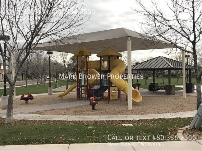 Foto del edificio - 4450 E Oxford Ln