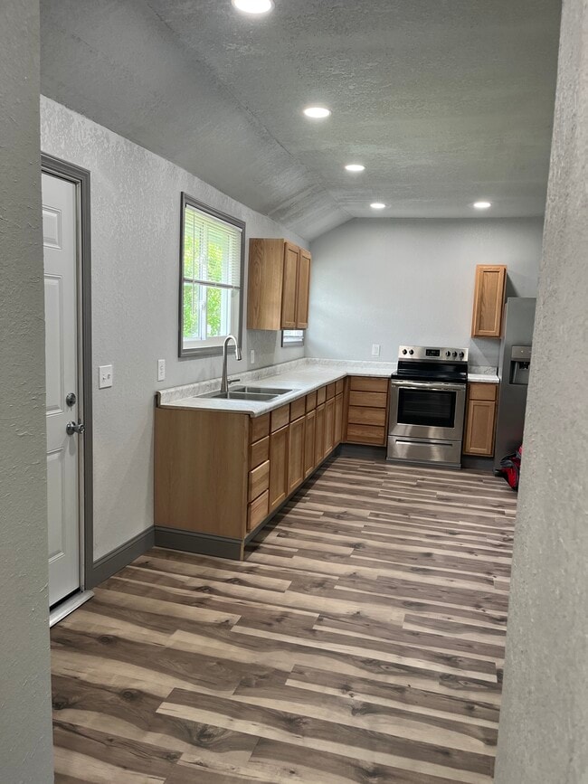 Kitchen - 216 N Sheridan St