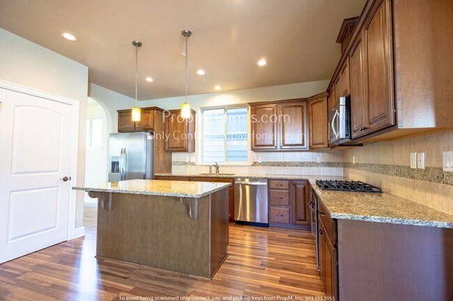 Foto del edificio - Serene Three-Bedroom Haven with Elegant Of...