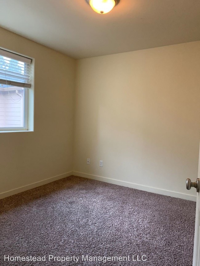Foto del edificio - 2760-2770 Silverton Rd NE