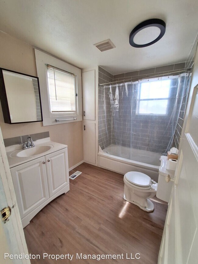 Building Photo - 3 br, 1 bath House - 1116 NW Despain Apt B