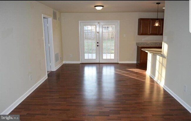 Building Photo - 305 Tompkins Ln