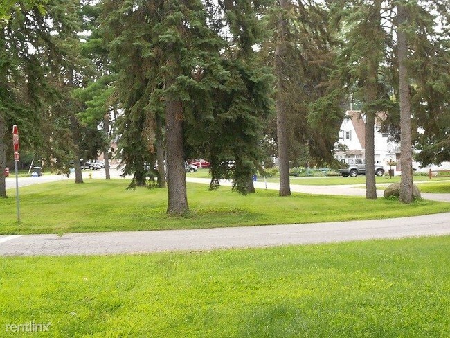 Foto del edificio - 17 Country Club Rd