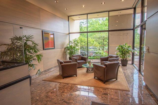 Foto del edificio - 2500 N Lakeview Ave