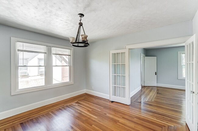 Building Photo - 3627 Zinsle Ave