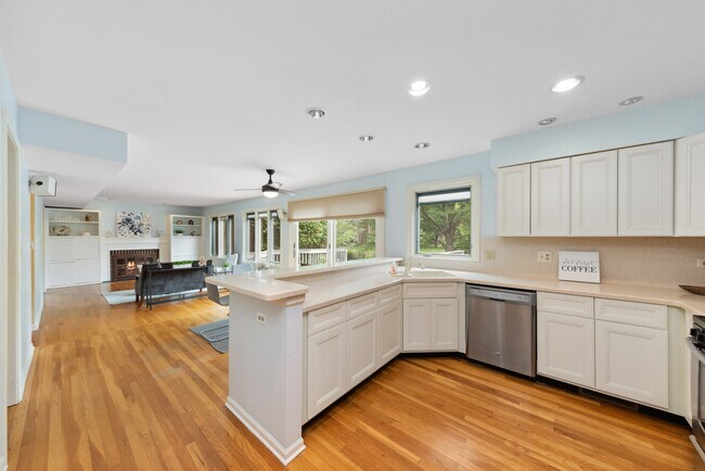 Building Photo - 2623 N Drury Ln