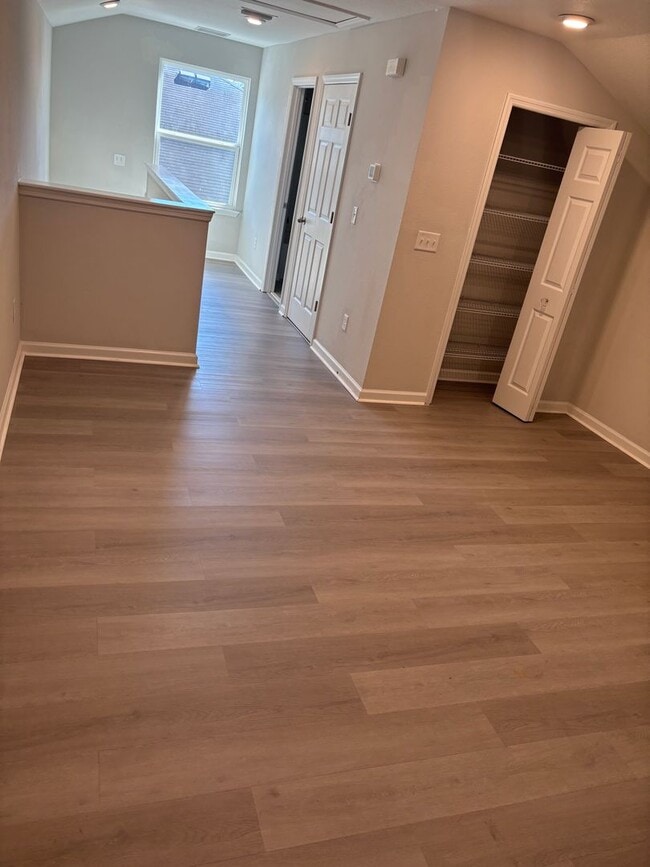 Foto del edificio - 4 Bedroom 3 Full Bath House in Convenient Location