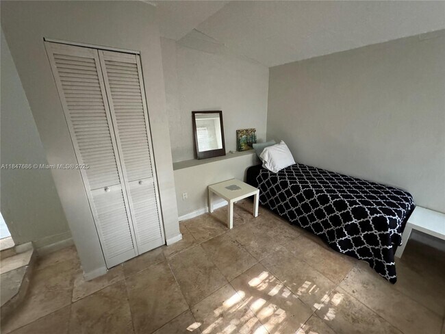 Foto del edificio - 2111 Monroe Terrace