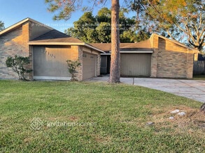 Building Photo - 17102 Stone Stile Dr