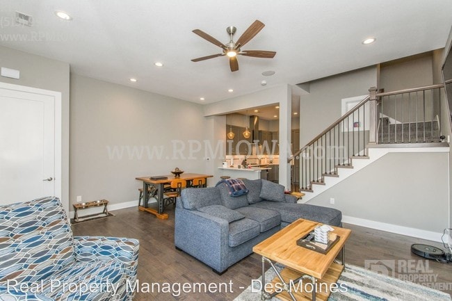 Building Photo - 3 br, 2.5 bath House - 121 E Center Street