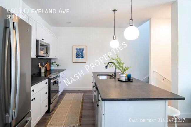 Building Photo - 2300.00 / 3 Bed / 2.5 Bath apartment in So...