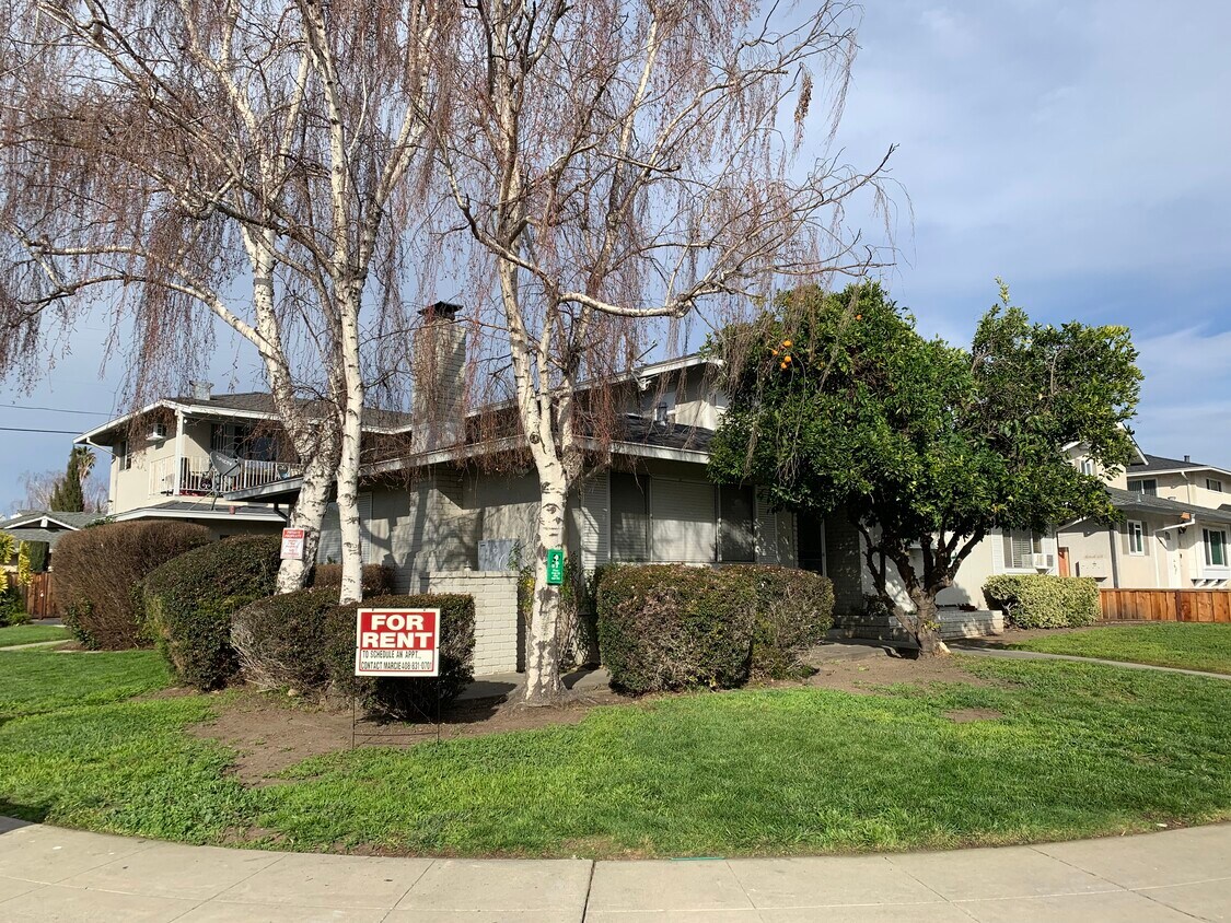 Foto principal - 2053 Town and Country Ln