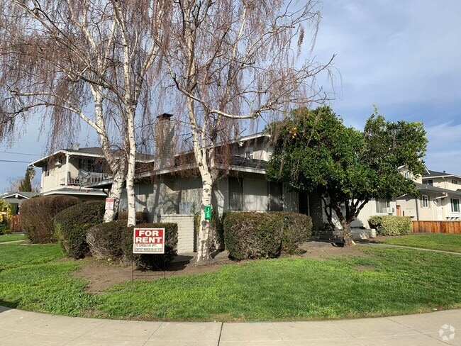 Building Photo - 2053 Town and Country Ln