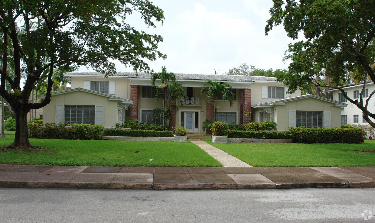 Foto del edificio - 726 Valencia Ave