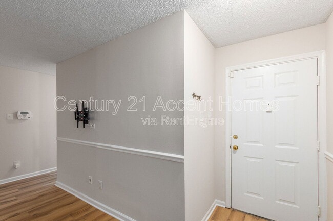 Building Photo - 12113 Greenway Ct