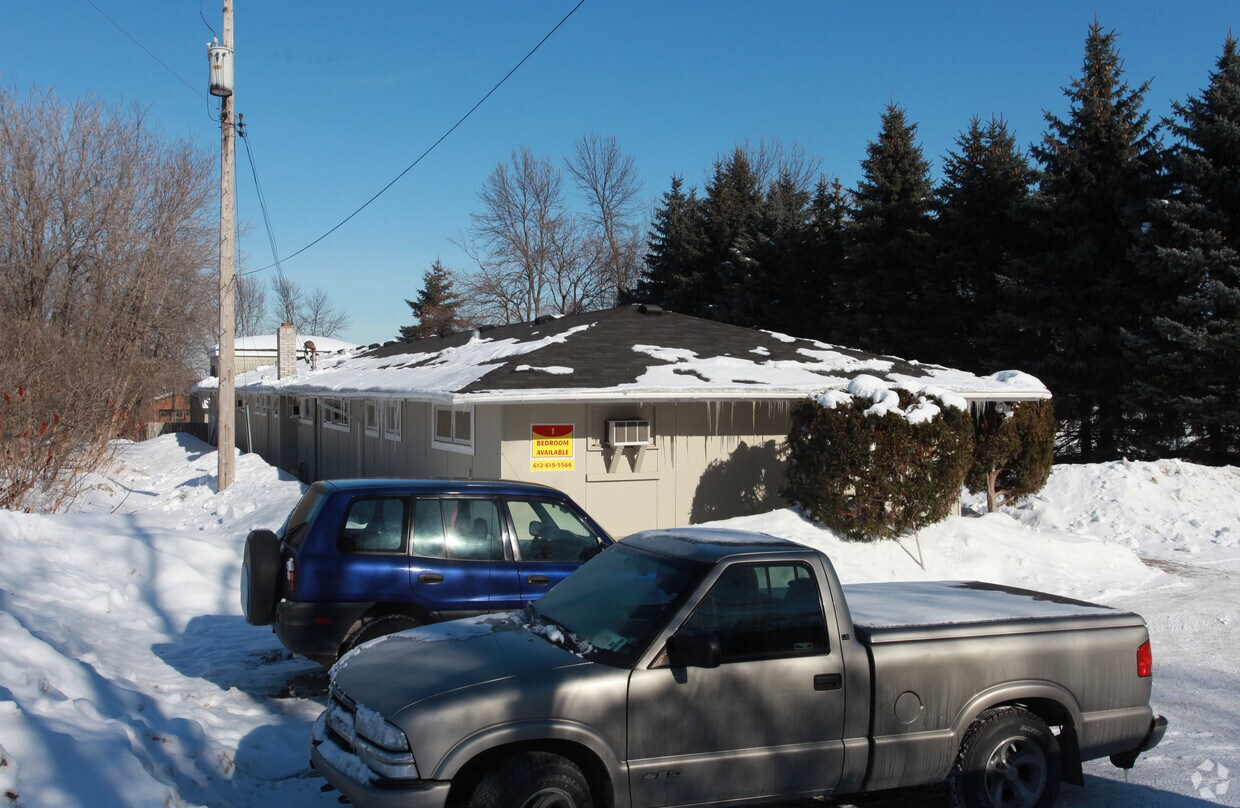 Building Photo - 24530 Smithtown Rd