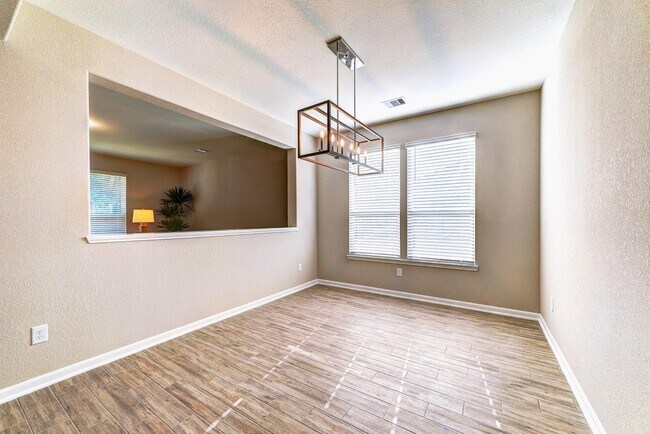 Foto del edificio - 22635 Strathmore Dr