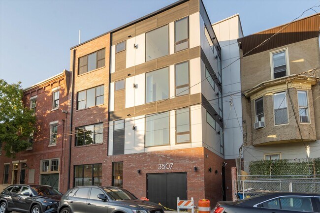 Building Photo - 3804 Lancaster Ave