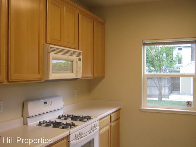 Building Photo - 3 br, 2.5 bath Room For Rent - 1121 Hazel St