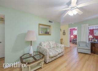 Foto del edificio - 1 br, 1 bath Triplex - 156 Sky Loch Dr W