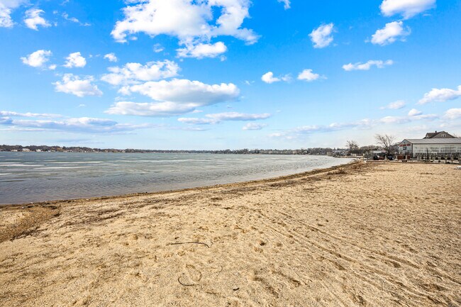 Foto del edificio - 155 E Mill St