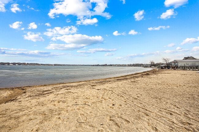 Building Photo - 155 E Mill St