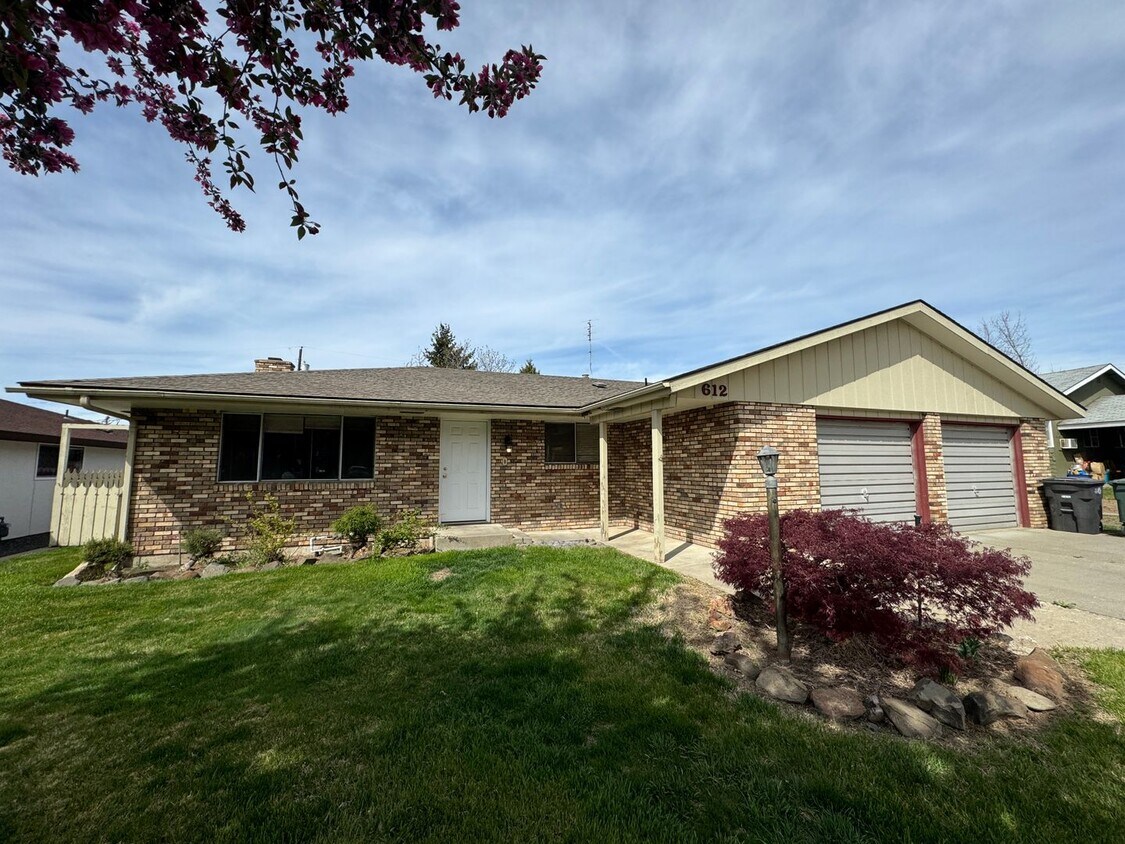 Primary Photo - Non-Refundable & Security Deposit Total: $...