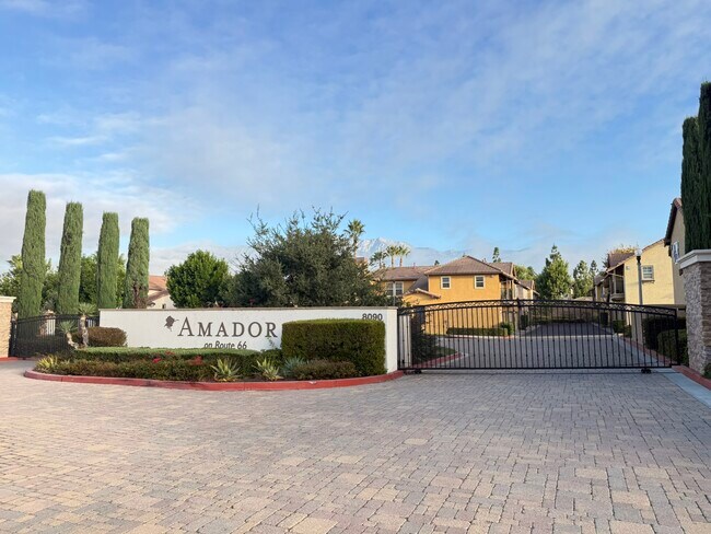 Foto del edificio - 8090 Cornwall Ct