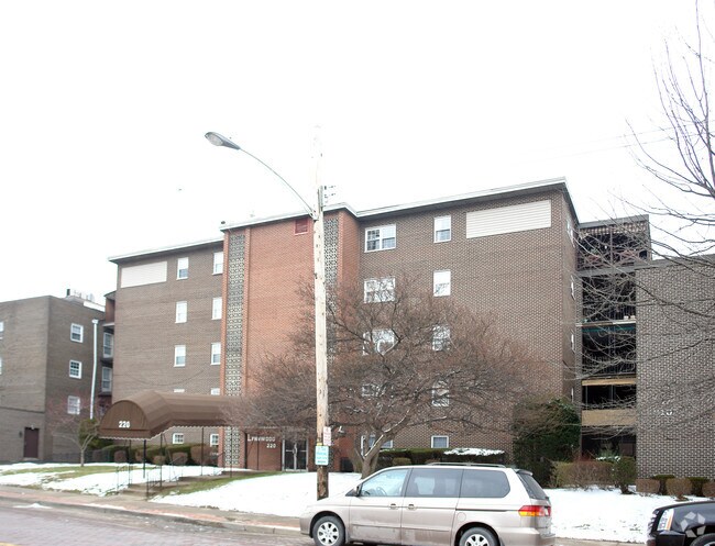 Building Photo - Lynwood