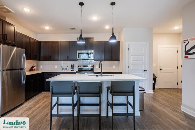 Foto del edificio - 1270 Hillcrest Dr