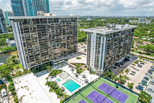 Foto del edificio - 1915 Brickell Ave