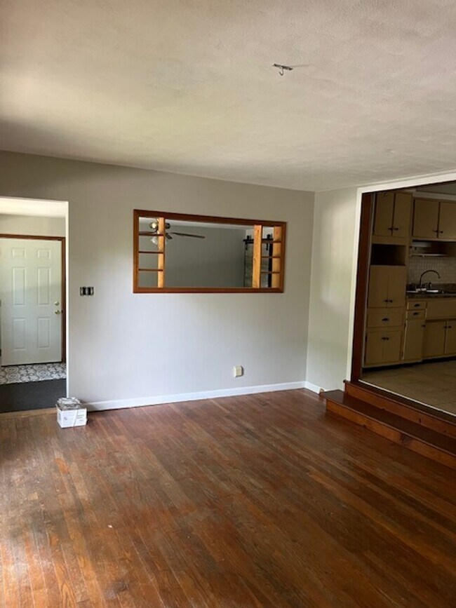 Foto del edificio - 3 bedroom, 1 bath Home: Located in Ellettsville! REDUCED PRICE!