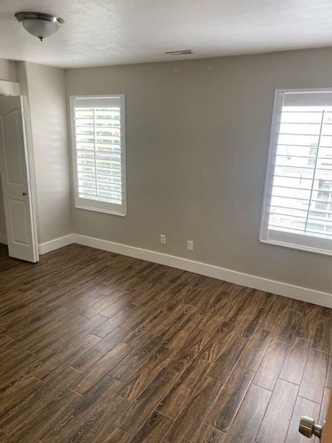 Building Photo - Come take a look at this spacious Rental