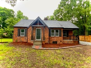 Building Photo - 301 Churchill Cir