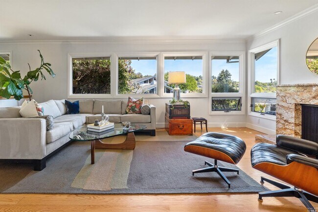 Foto del edificio - 106 Howard Dr