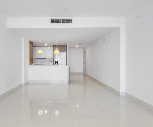 Foto del edificio - 600 NE 27th St