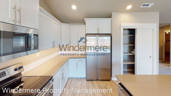 Foto del edificio - 3 br, 2 bath House - 1493 Theresa Ave